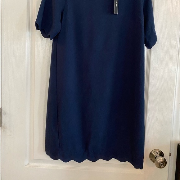 Monteau LA Jewel Neck Short Sleeves Scalloped Trim Sheath Dress Navy Blue Medium - Picture 11 of 11